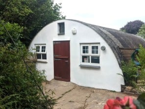 Beau Tunnel Nissen Hut in a Farm Setting (dog friendly)
